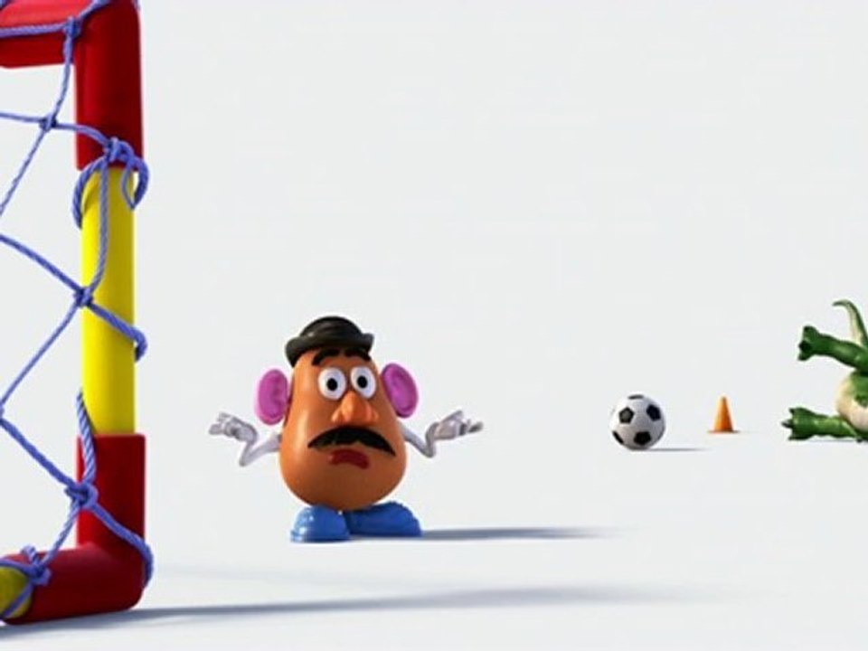 Rex de Toy Story tire un penalty