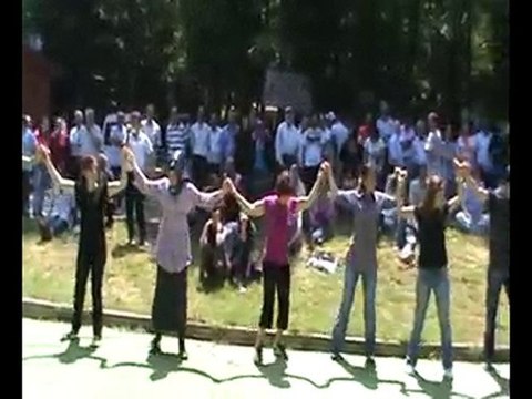 artvinliler pikniği 2010 davul-zurna eşliğinde horon show-2