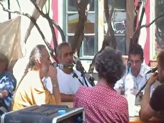 street bench-débat avec "hadj madani"radio pays d'herault