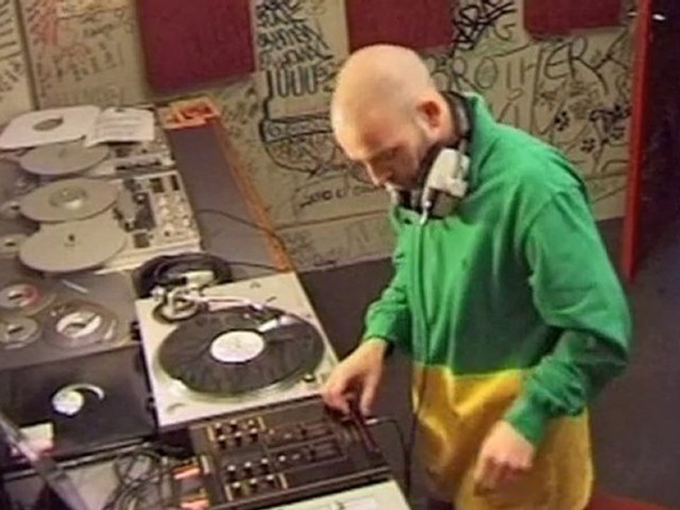 IAM Feat Sunz Of Men - Freestyle @ Nova