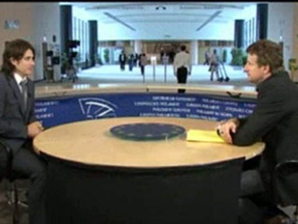 Echange entre Damien Morris (ONG Sandbag) et Yannick Jadot