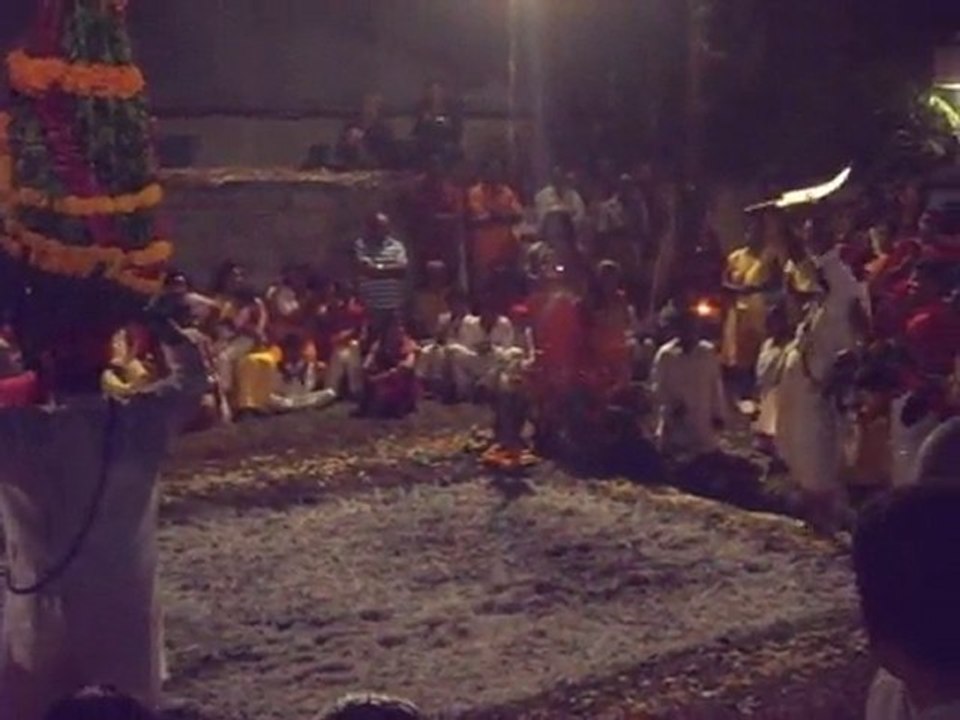 Marche sur le feu à la Ligne des Bambous le 11/04/10(part 2)