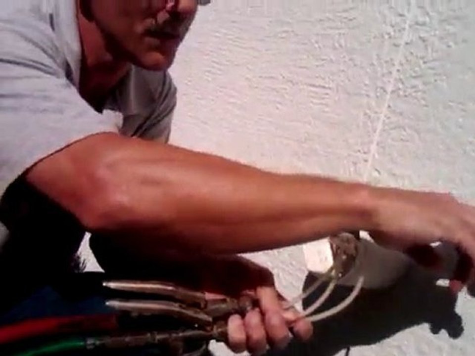 Pest Tubes Service Caught On Tape