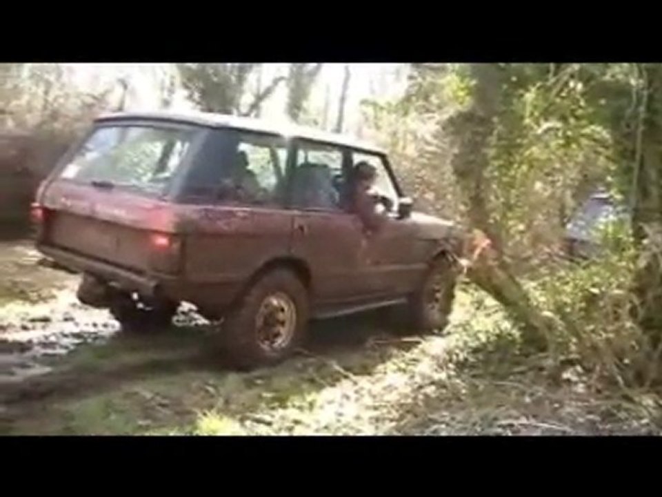 RANGE ROVER V8 IN MUD