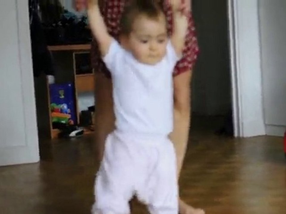 J APPRENDS A MARCHER