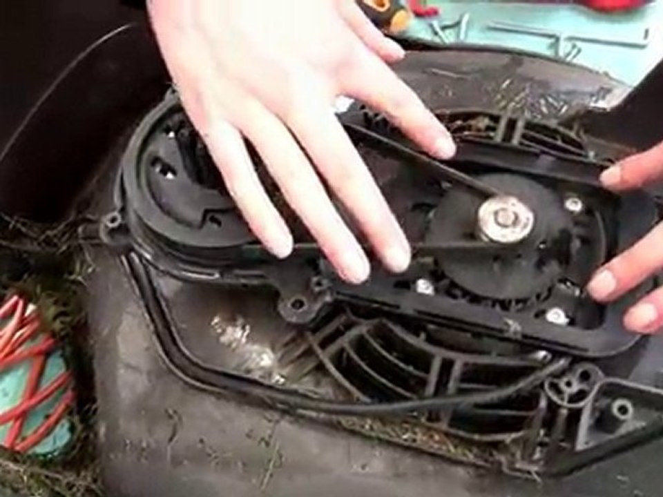 How to replace a Flymo drive belt