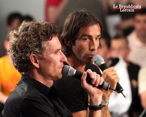 Robert Pires et Denis Brogniart, meneurs de jeu de TF1