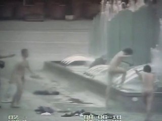 Kąpali się nago w fonntanie we Wrocławiu