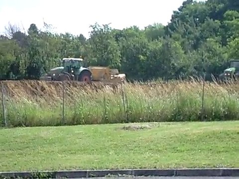 scraper en action a l'aerodrome de auch