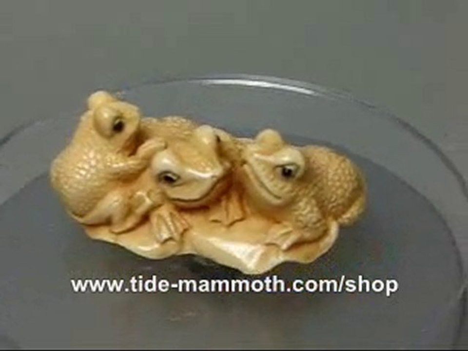 mammoth ivory animal netsuke Three Frogs on lotus leaf N3020