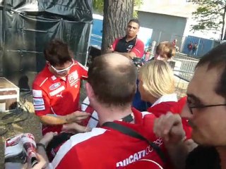 Séance Dédicace de Nicky Hayden 21 mai 2010 Le Mans