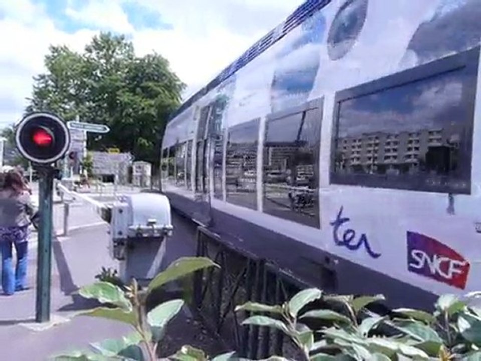 AGC BiBi sur la voie de port de Rouen Martainville