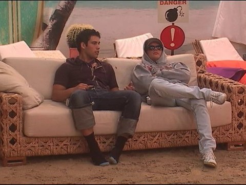 Kevin rhabille Marie et Alicya !