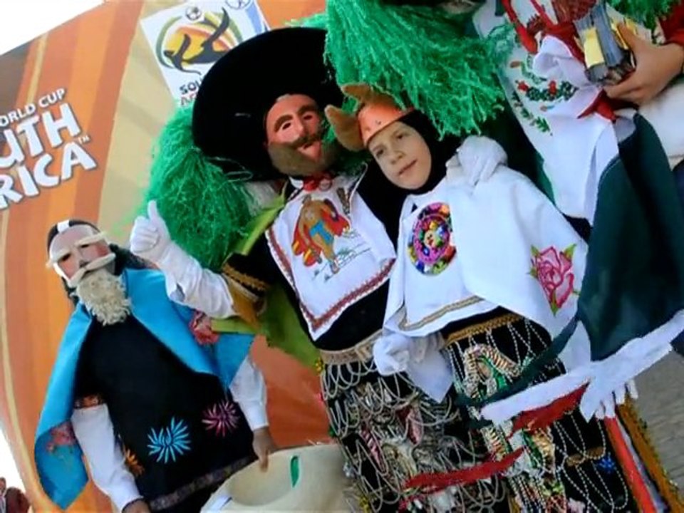 Fans gather for opening ceremony