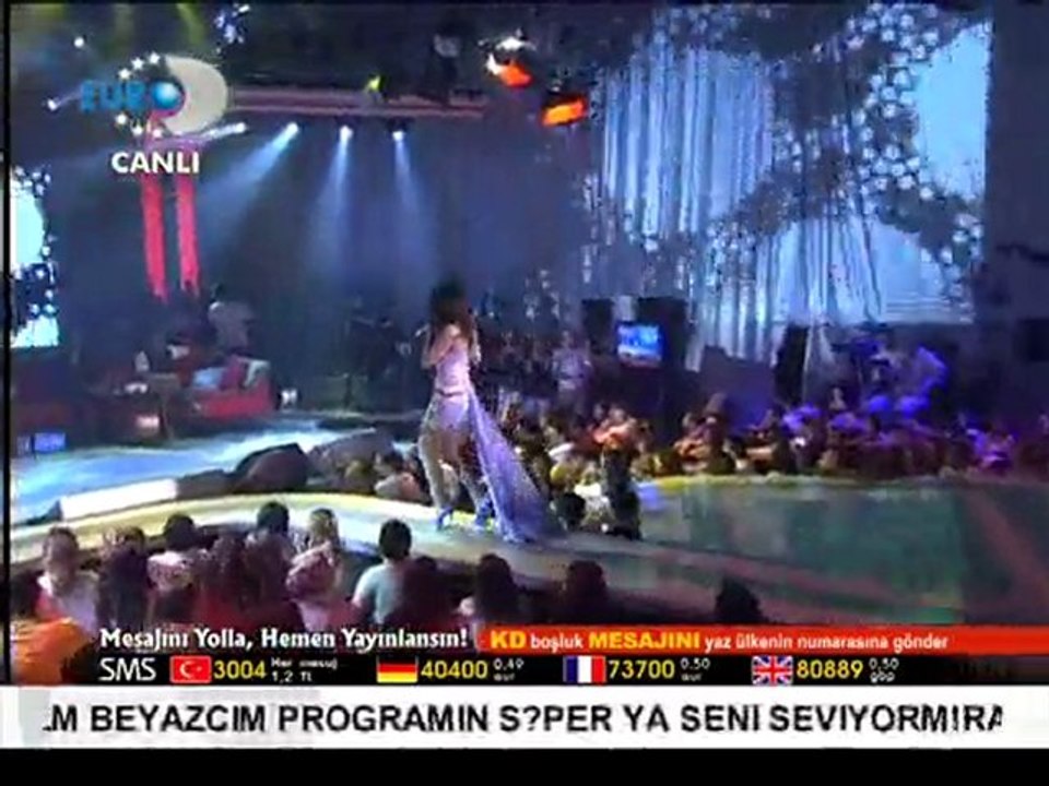 Ziynet Sali- Yanliz Kullar [12.06.2010 Beyaz Show]