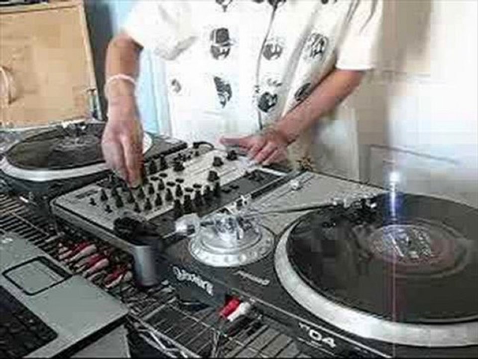Dj kadir trnc ft.Göktan Yağmura Yürüyorum