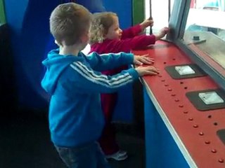 Clément & Alyssa au Children's Museum de Coralville