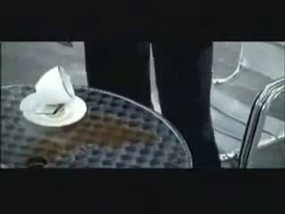 hala resmin baş ucumda