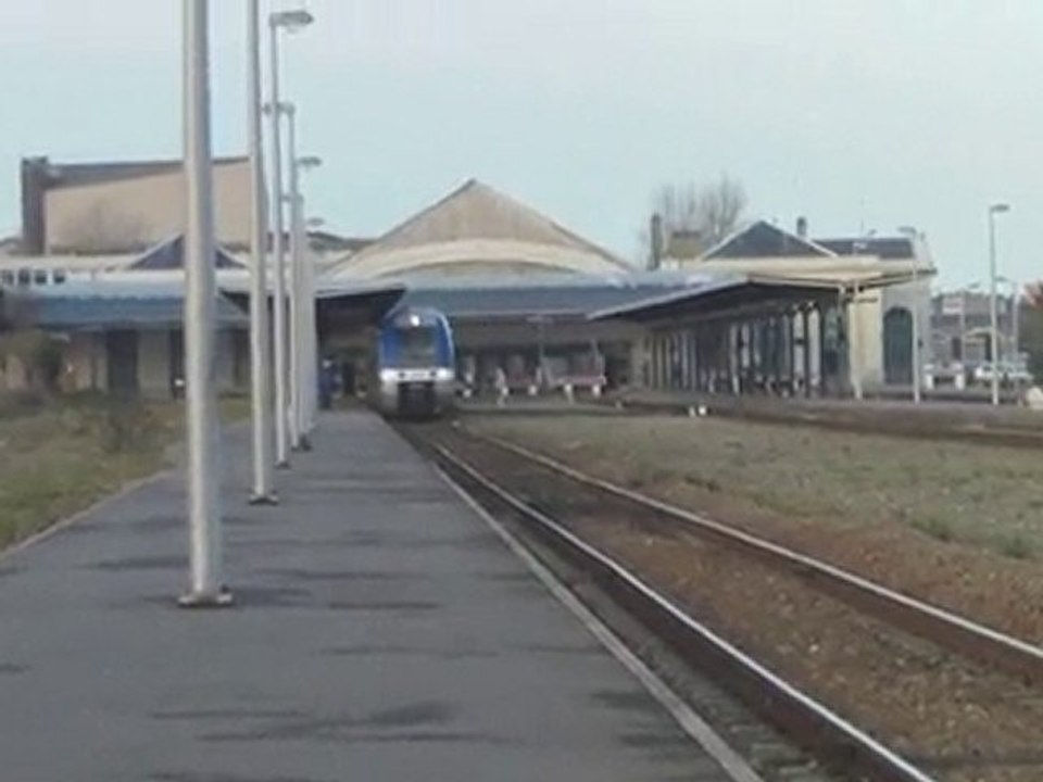 A Dieppe : Différents matériels Diesel automoteurs ou non.