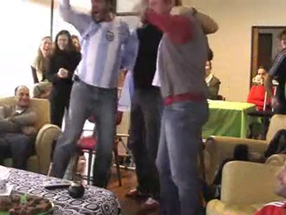 Festejo del gol del gringo Heinze