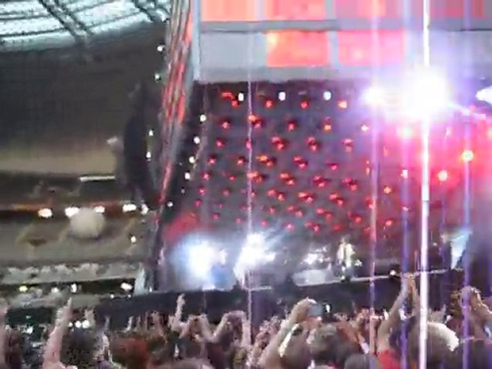 MUSE - Uprising (LIVE au Stade de France)