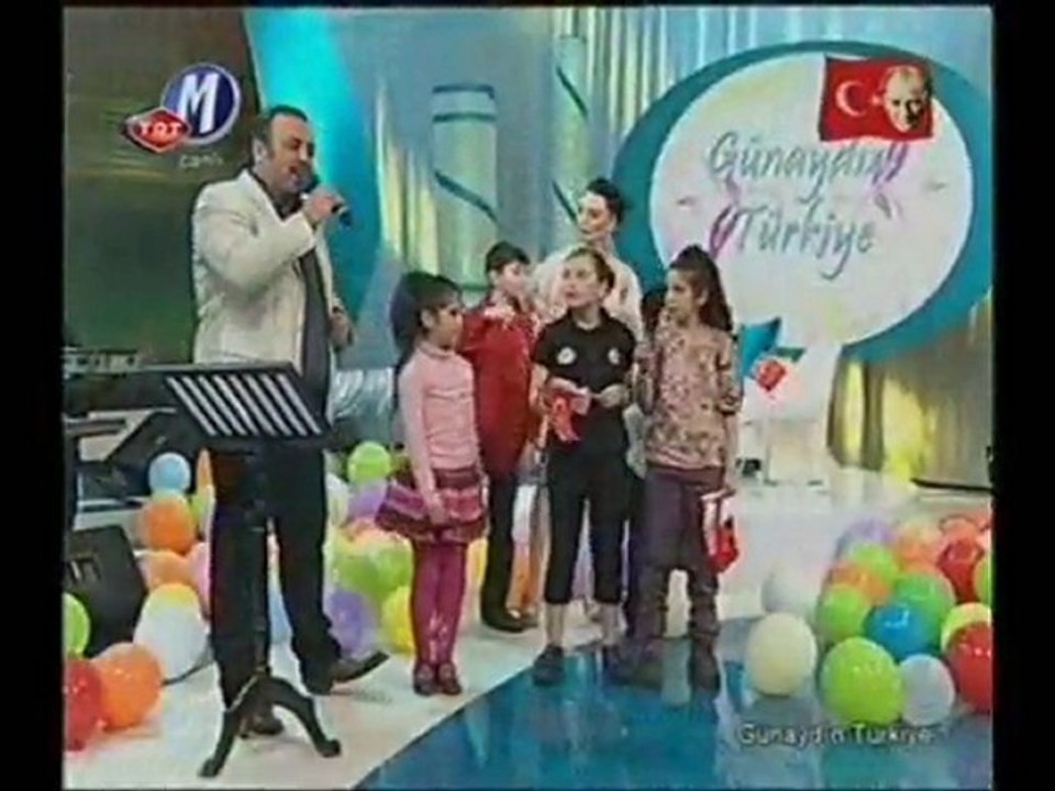 BEBEK ŞARKILARI : TRT 23 NİSAN ÇOCUK ŞARKILARI KONSERİ  GÖKHAN ŞEN