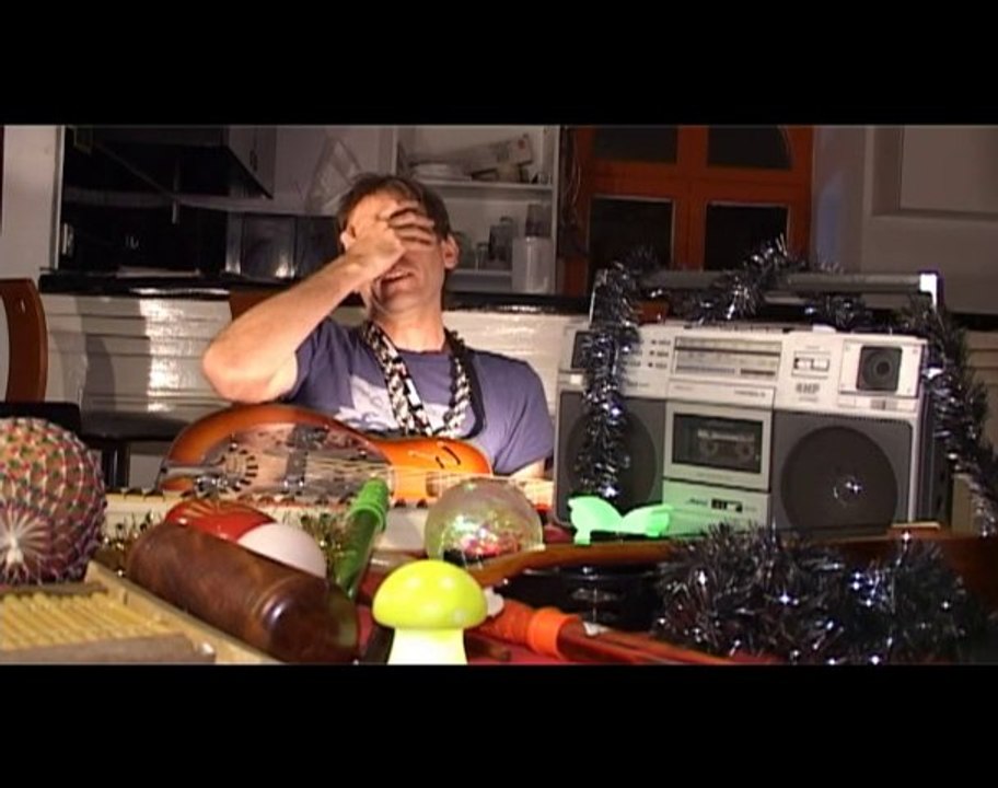 publicist aux 3 elephants 2010 par raclosprod et graphi_k