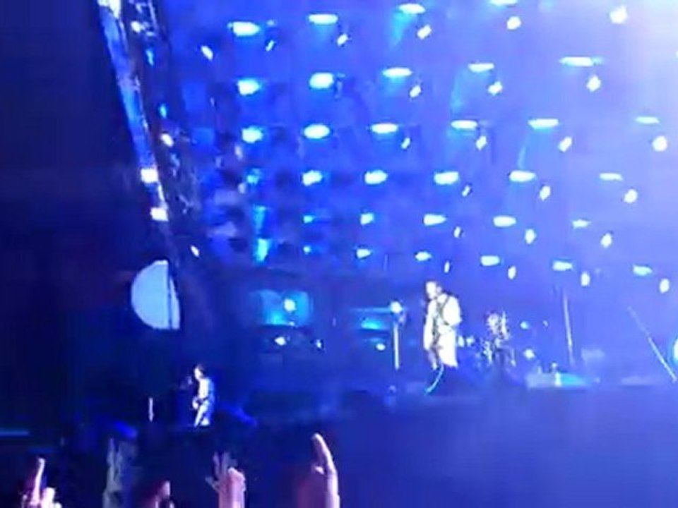 Muse - Exogenesis part 1 + Stockholm Syndrome (live)