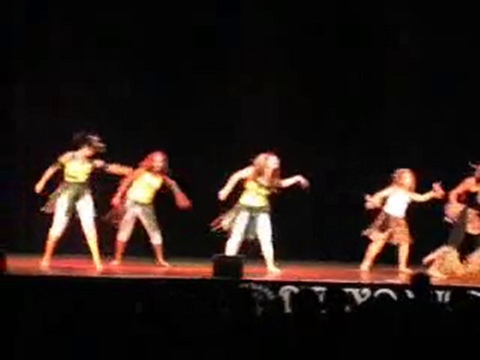 DANSE AFRICAINE 2 EMELINE AVEC DIZZY DANSE AU PASINO