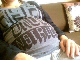 baby Nathan bouge et fait l'alien