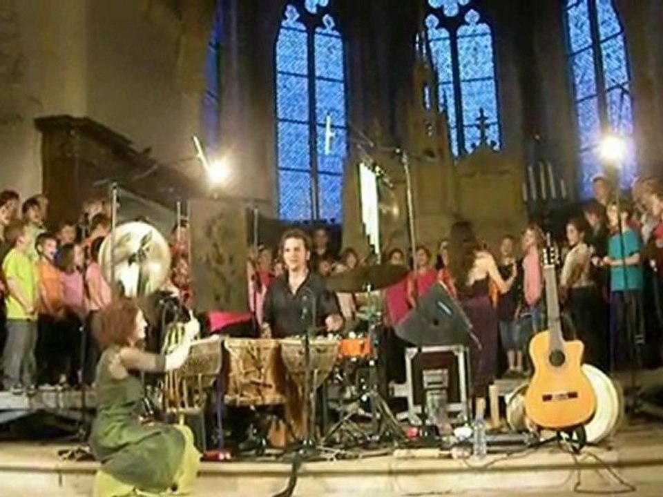 Chet Nuneta chante avec les enfants au festival Marsal - 2