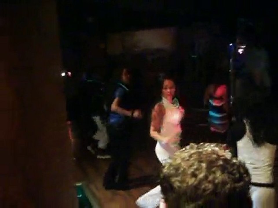 Extrait 1er flash mob 974 sur kuduro alé wé