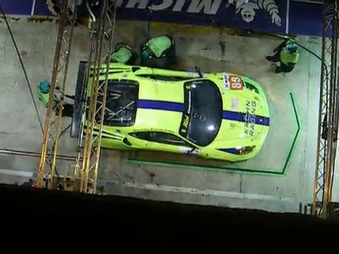 24H du mans : ravitaillement pour la ferrari F430 #83