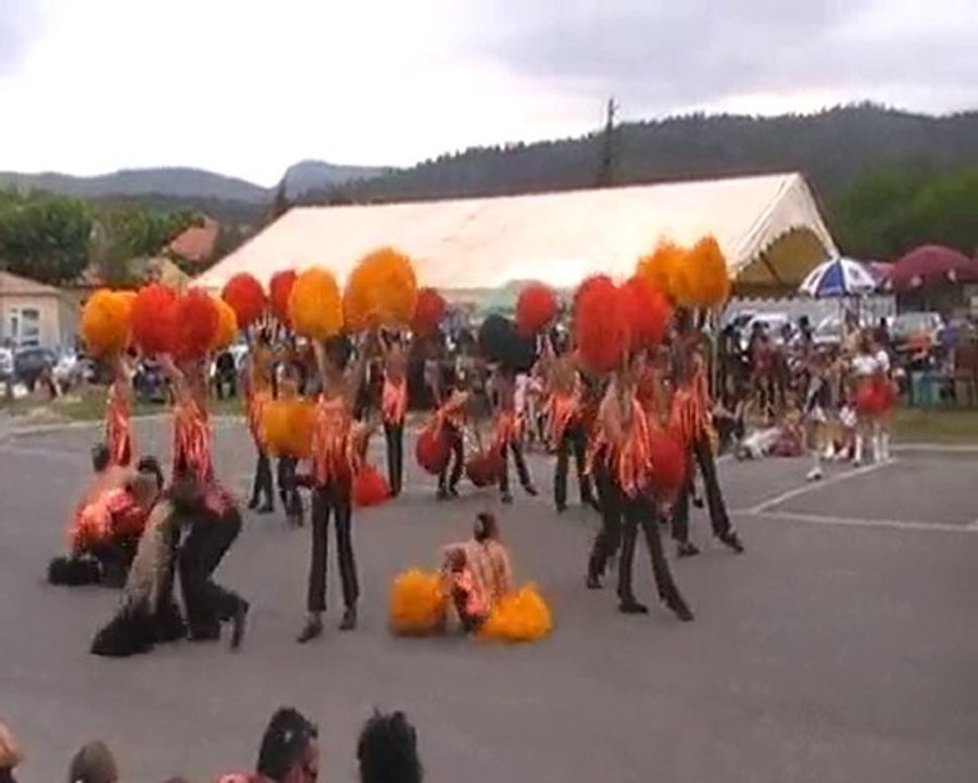 Les batons du castellas 2010 > Danse grandes/Moyennes pompom