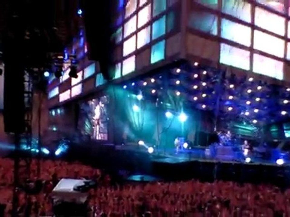 Muse - 2010-06-11- Stade de France - GUIDING LIGHT