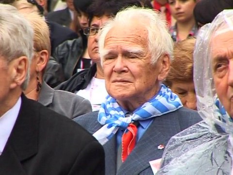 Train retraces route of first Auschwitz convoy, 70 years on