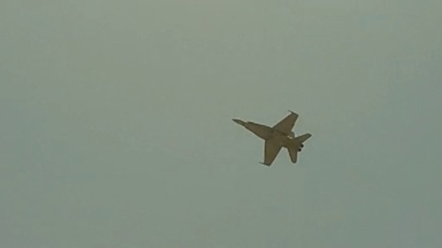 Exhibición F-18 en el 25 Ani. Patrulla Águila