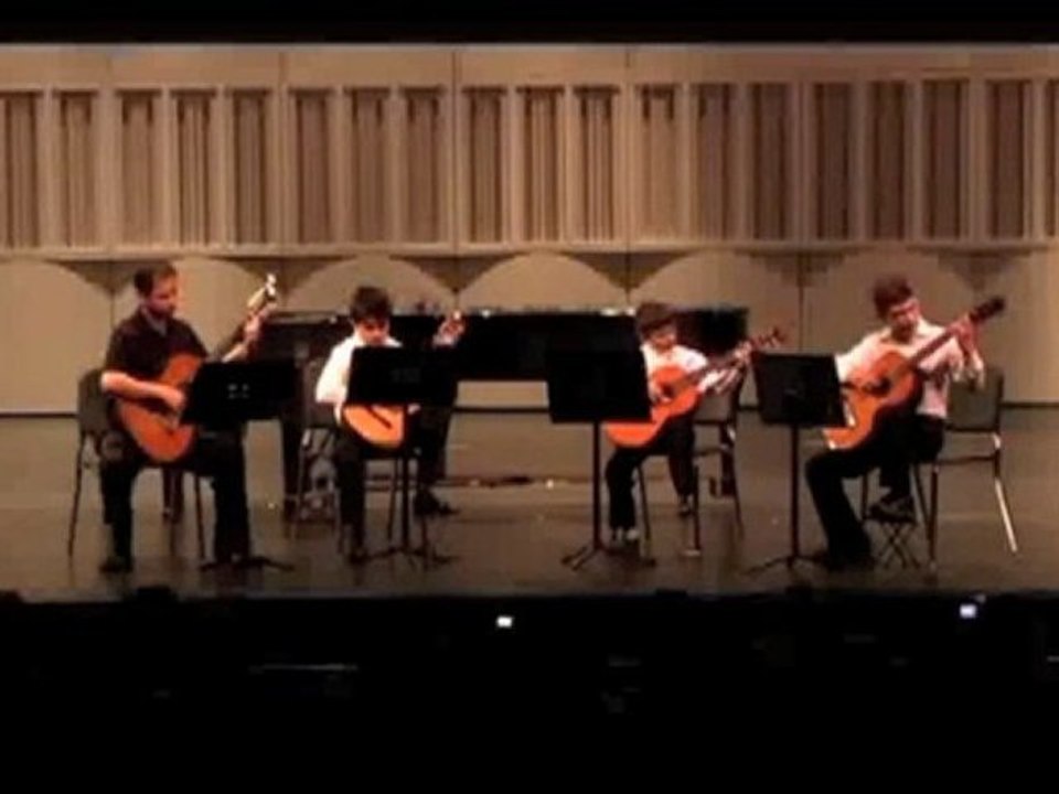 Guitar Ensemble performs Españoleta