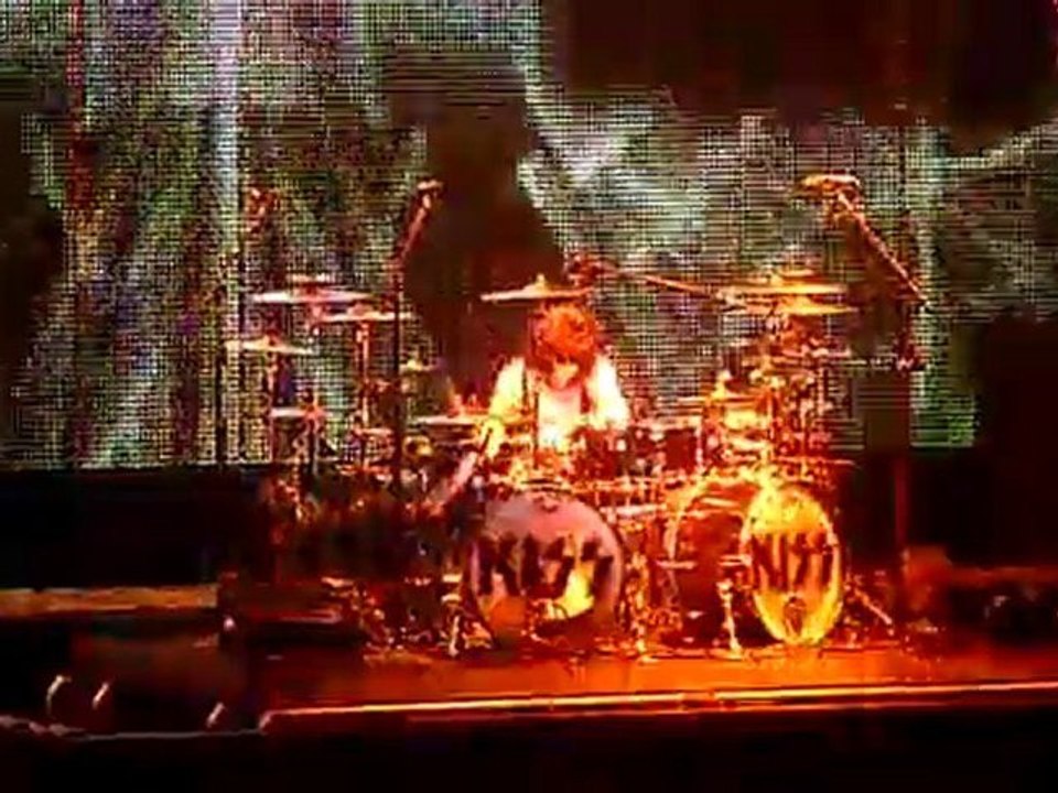 Kiss - Tommy Thayer & Eric Singer jamming together (Sonic Bo