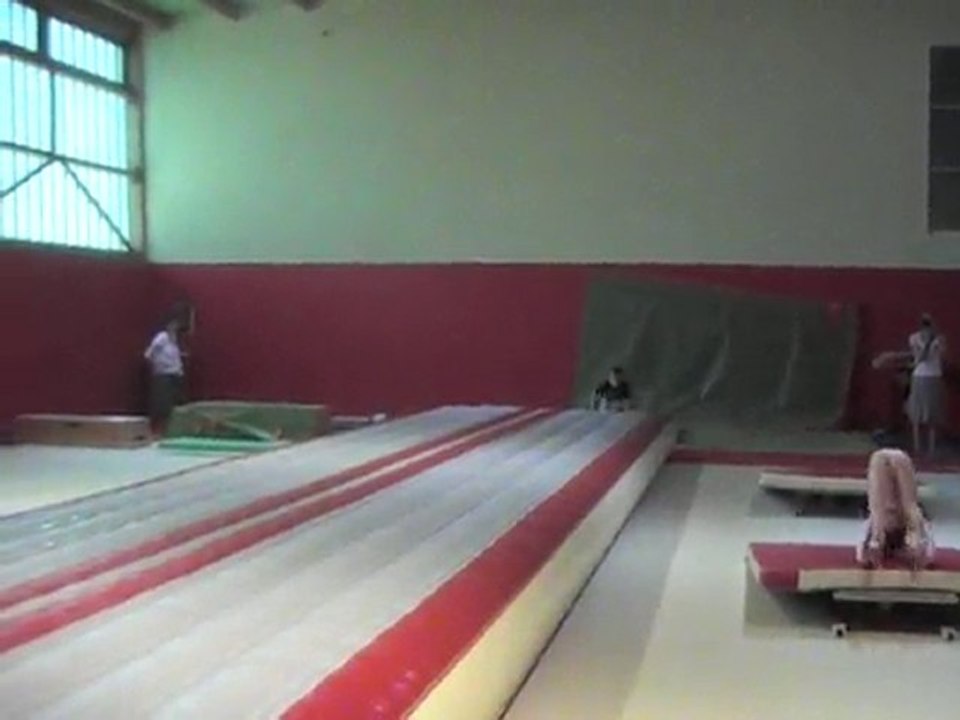 keven à la baby gym roulade avant/arriere.