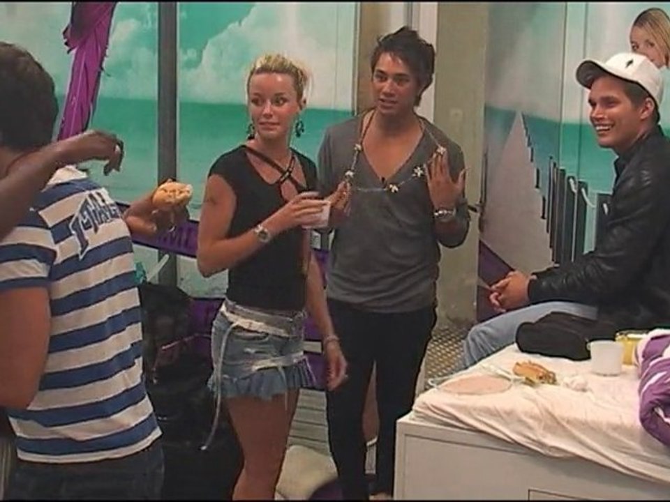 Lucie-Ange et Jason enlacés ...