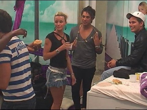 Lucie-Ange et Jason enlacés ...