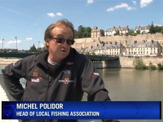 'Street fishing' around Paris lures sportsmen