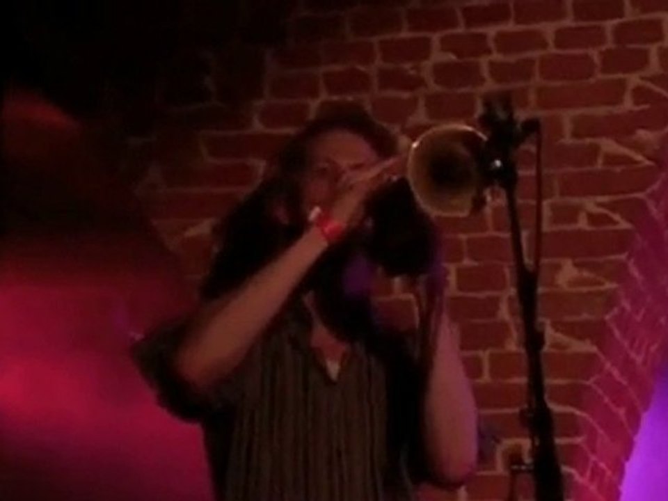 Besac Arthur au Botanique (François Legrain : batterie)