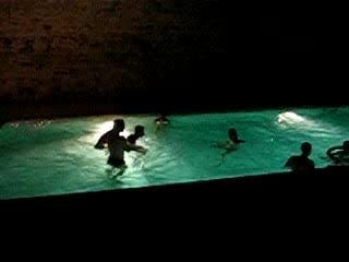 Piscine soirée film