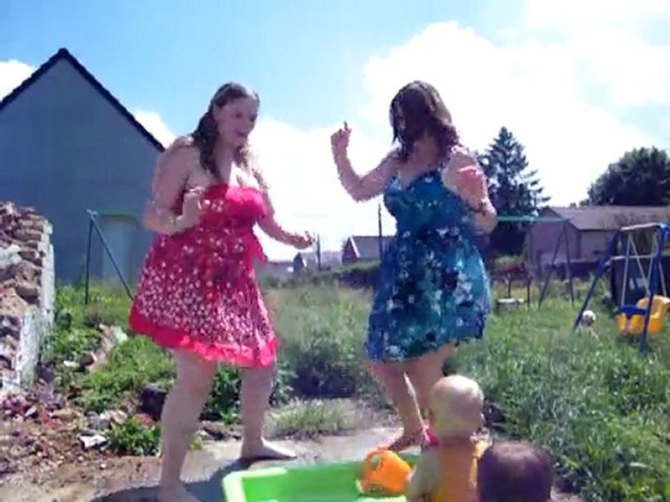 danse dehors avec ma soeur