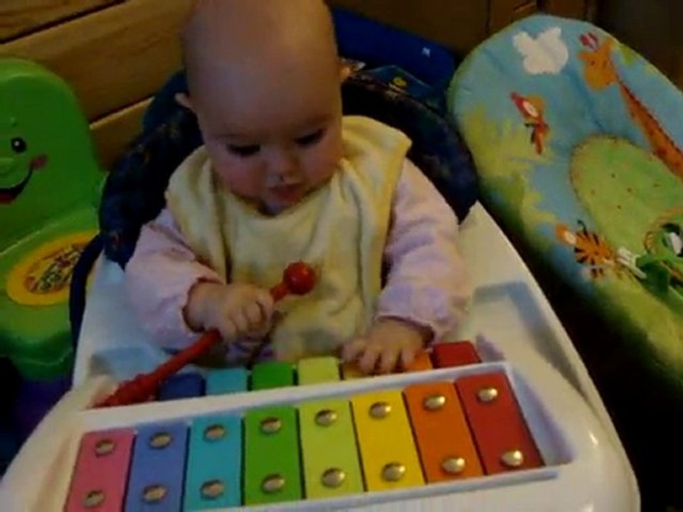 Alex et le xylophone, Freddy trottine
