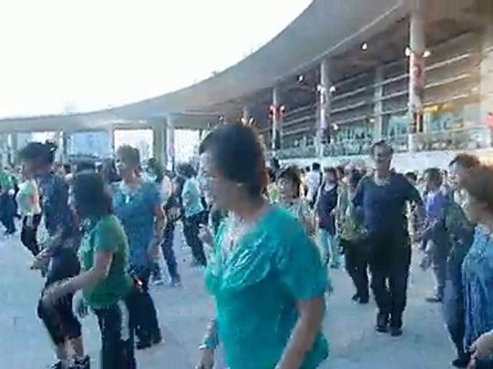 Mega Danse Line in Singapour