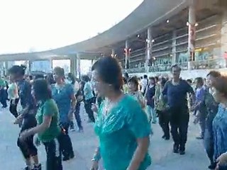 Mega Danse Line in Singapour