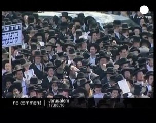 Download Video: Ultra-Orthodox Jews demonstrating in Jerusalem - no comment